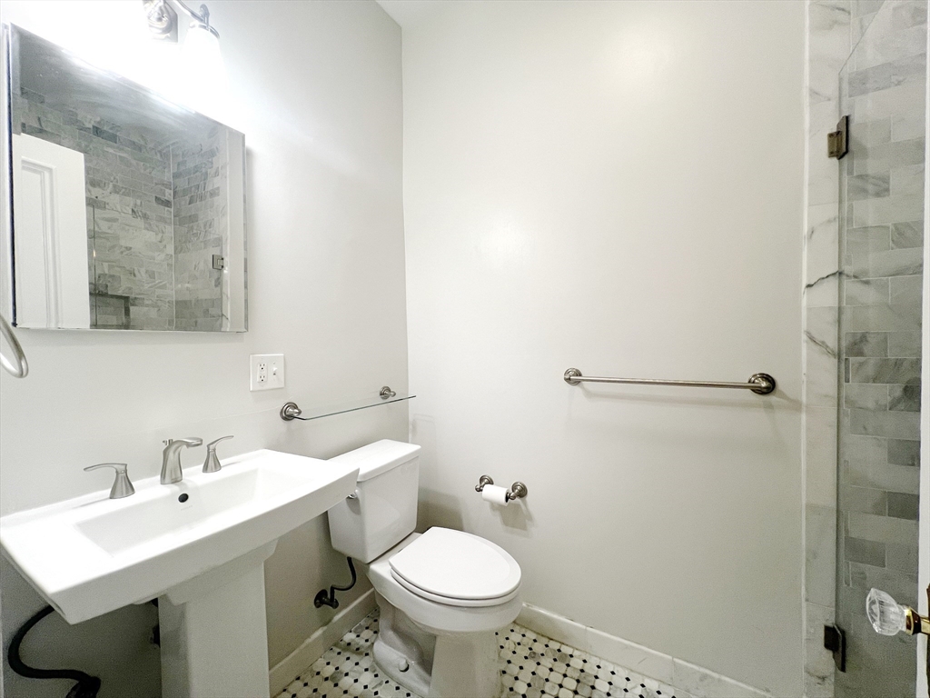 86 Commonwealth Avenue # 2R