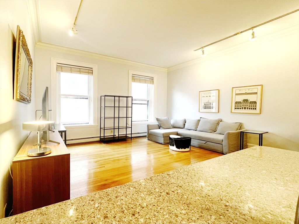 86 Commonwealth Avenue # 2R