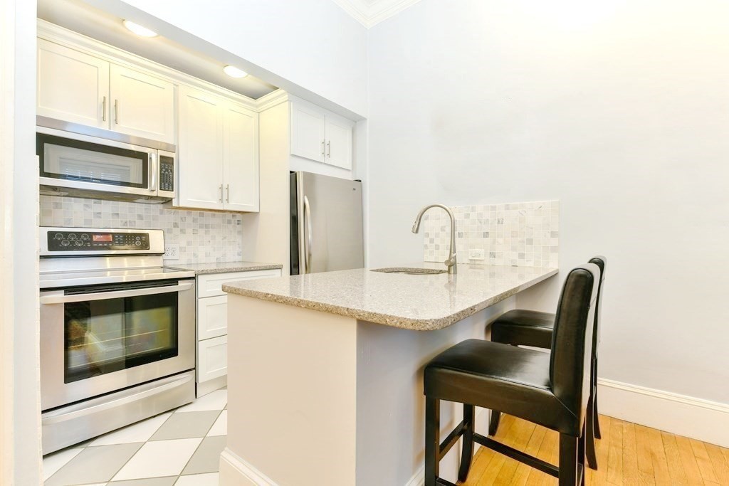 86 Commonwealth Avenue # 2R