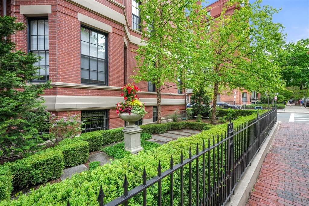 11 Exeter Street # 7