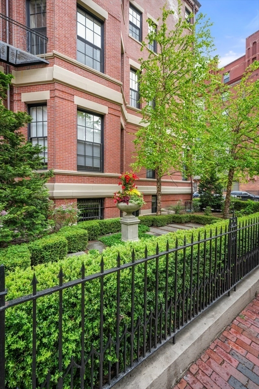 11 Exeter Street # 7