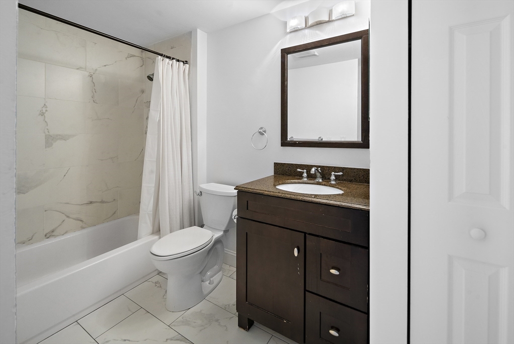 108 Gainsborough St Unit: 305 W