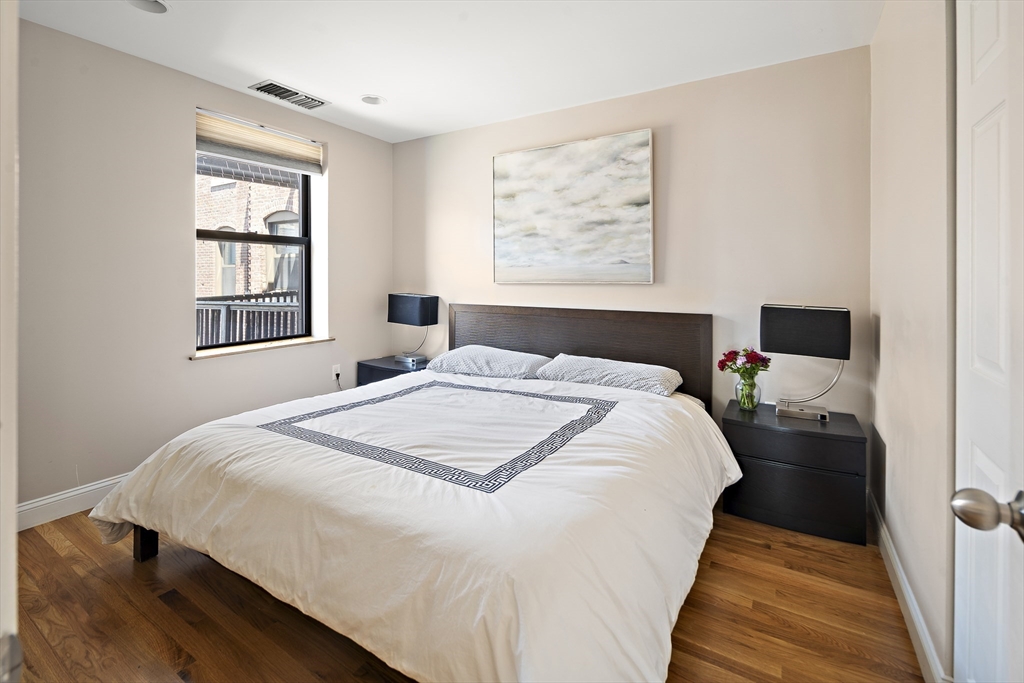 108 Gainsborough St Unit: 305 W