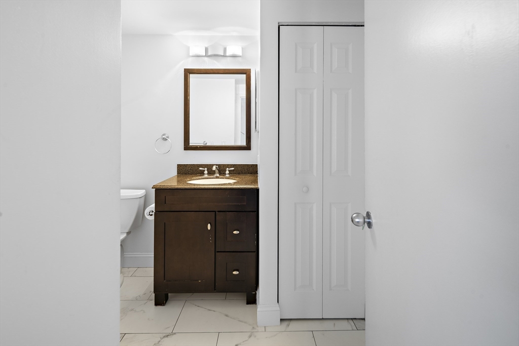108 Gainsborough St Unit: 305 W