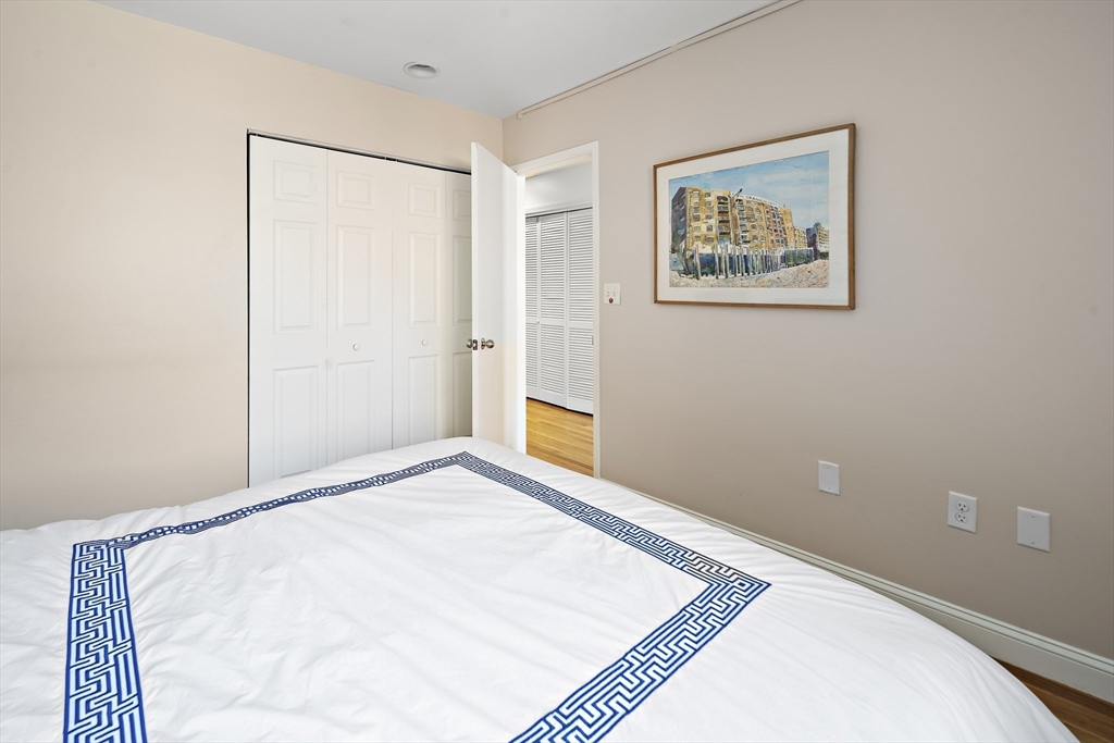 108 Gainsborough St Unit: 305 W