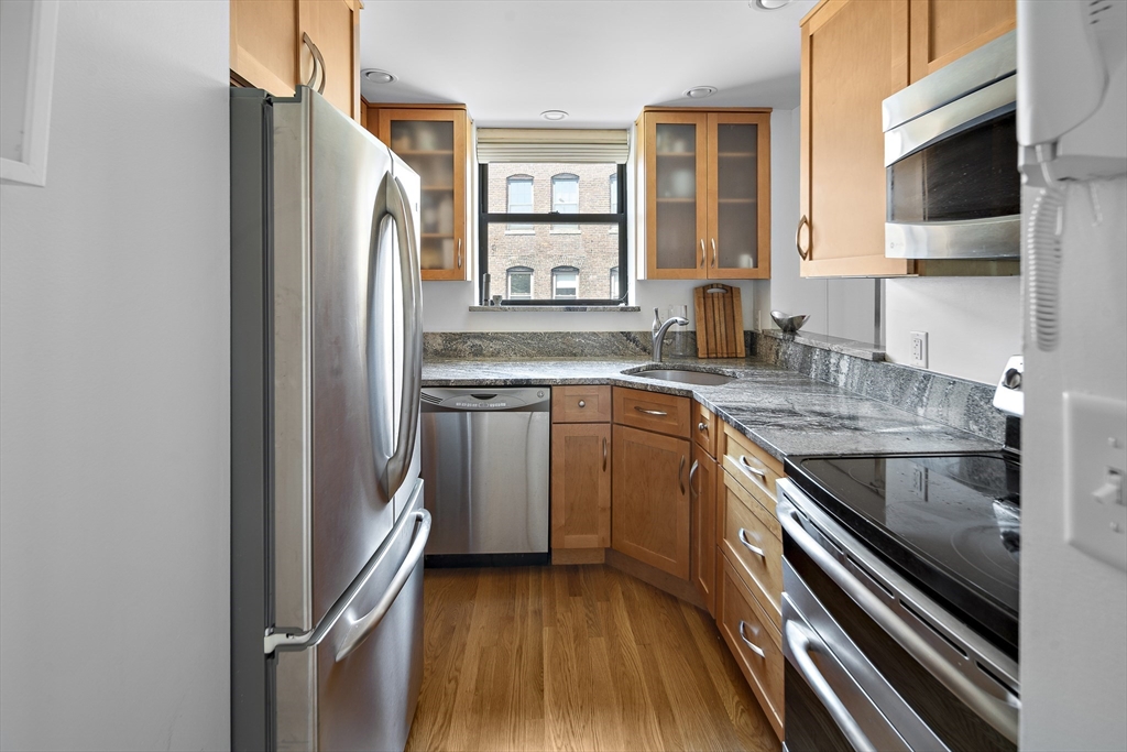 108 Gainsborough St Unit: 305 W