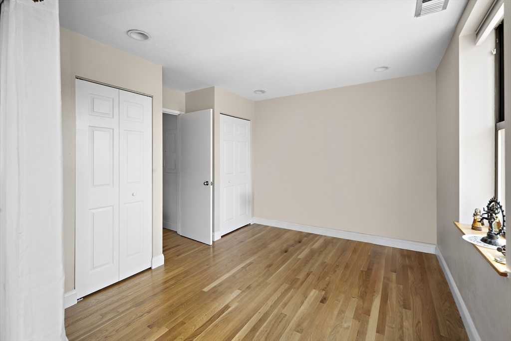 108 Gainsborough St Unit: 305 W
