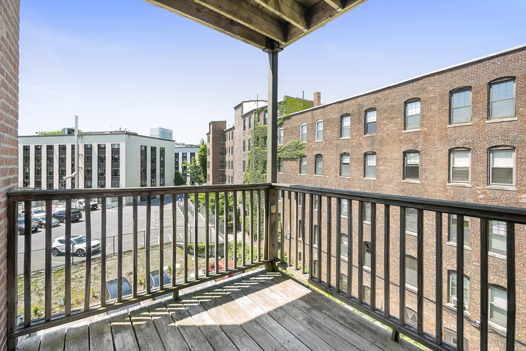 108 Gainsborough St Unit: 305 W