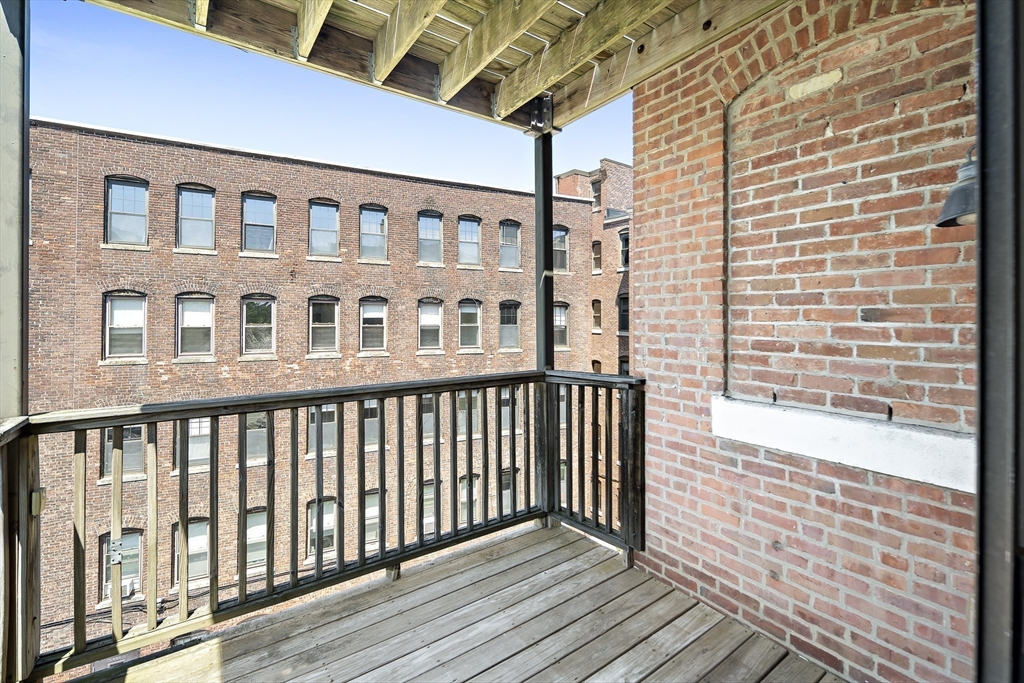 108 Gainsborough St Unit: 305 W