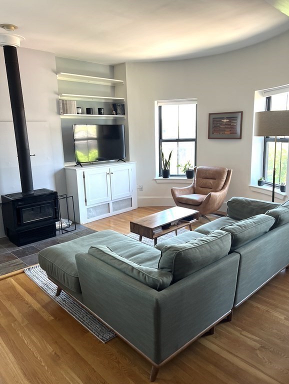 533 Columbus Ave # 10