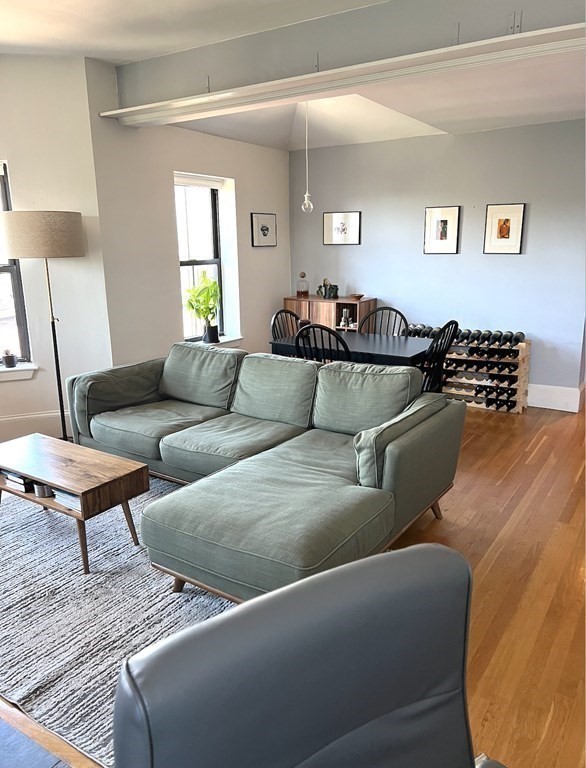 533 Columbus Ave # 10