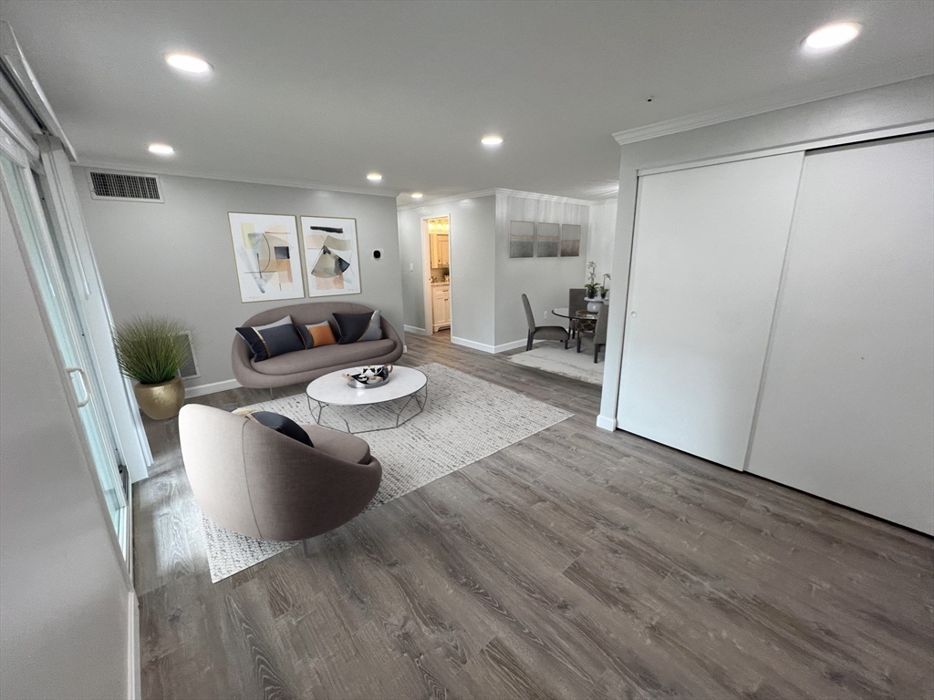 5 Silver Hill Ln # 4