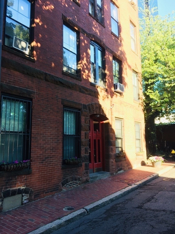17 Cazenove St # 302