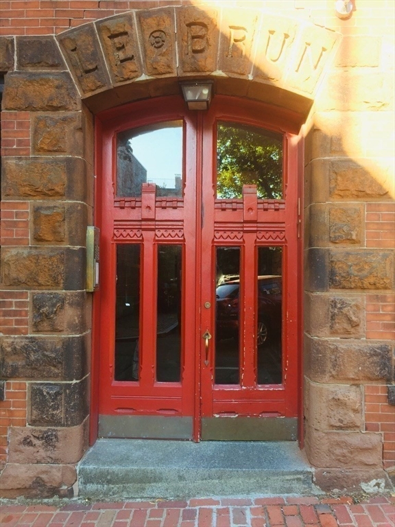 17 Cazenove St # 302