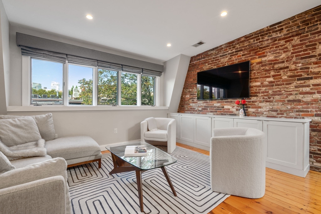26 Dwight St # 2