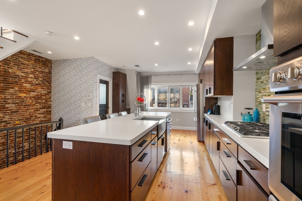 26 Dwight St # 2