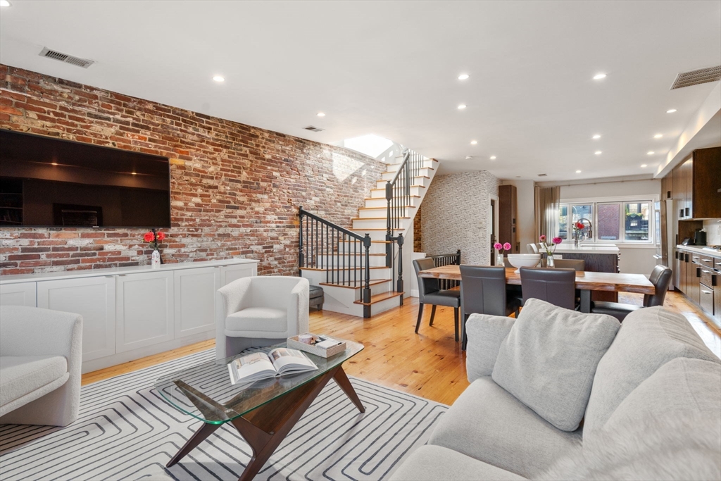 26 Dwight St # 2