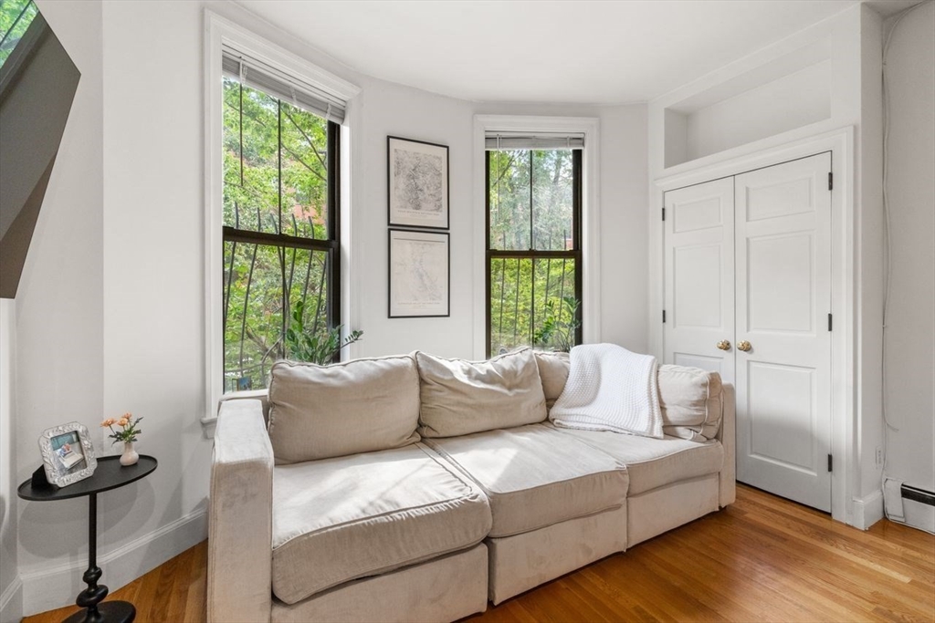 20 Concord Sq # 2
