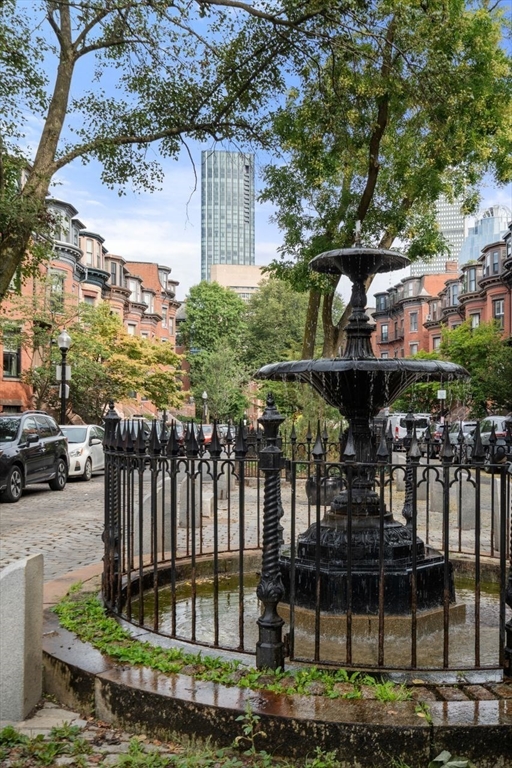 20 Concord Sq # 2