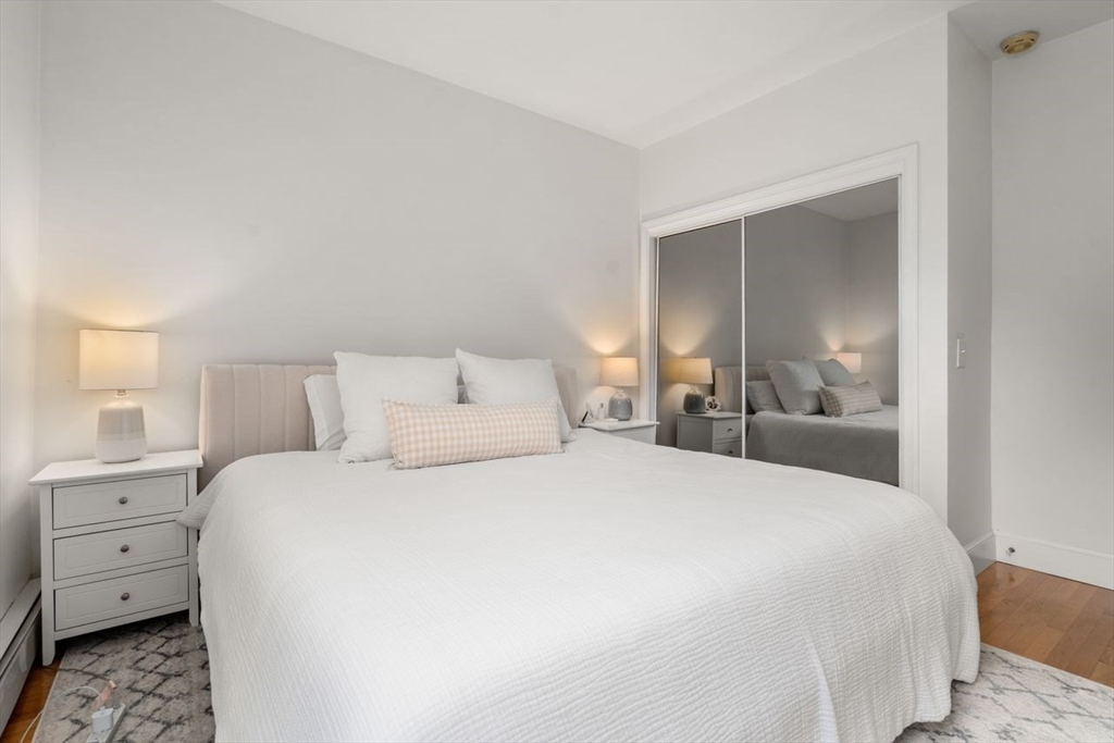20 Concord Sq # 2