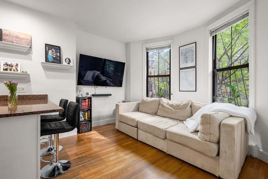 20 Concord Sq # 2