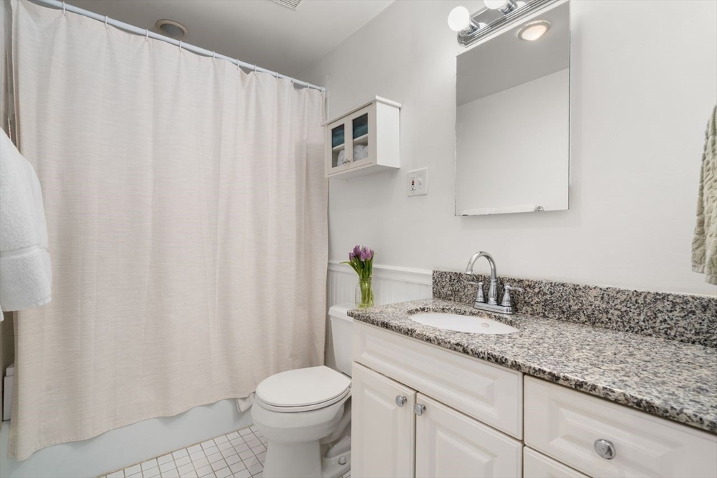 20 Concord Sq # 2