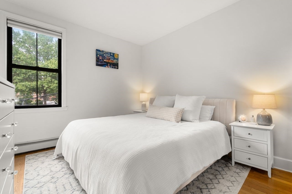 20 Concord Sq # 2