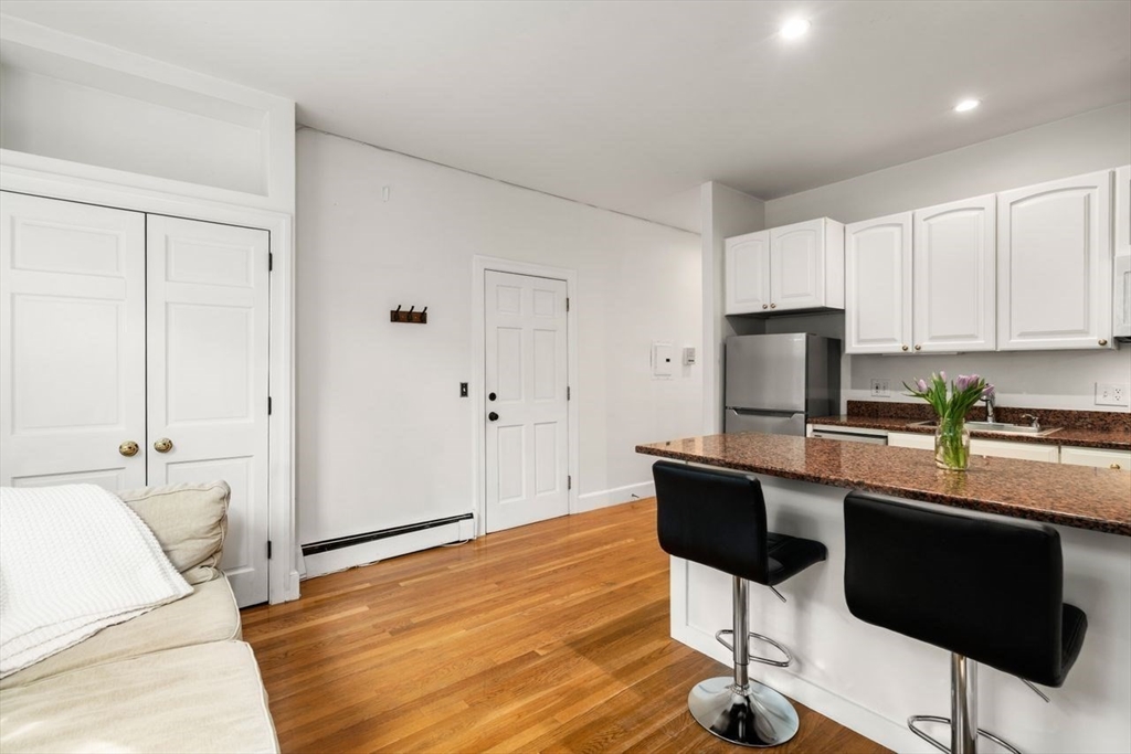 20 Concord Sq # 2