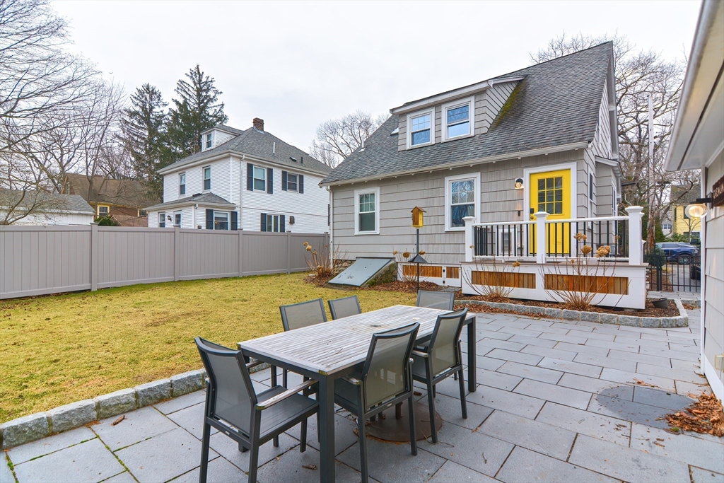 8 Damien Rd