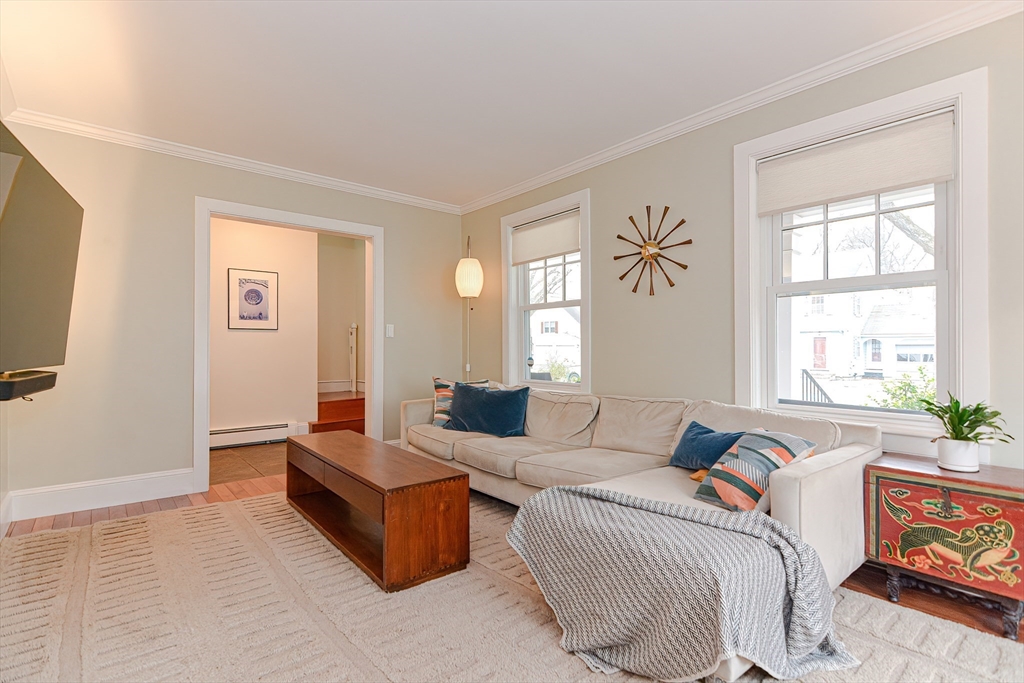 8 Damien Rd