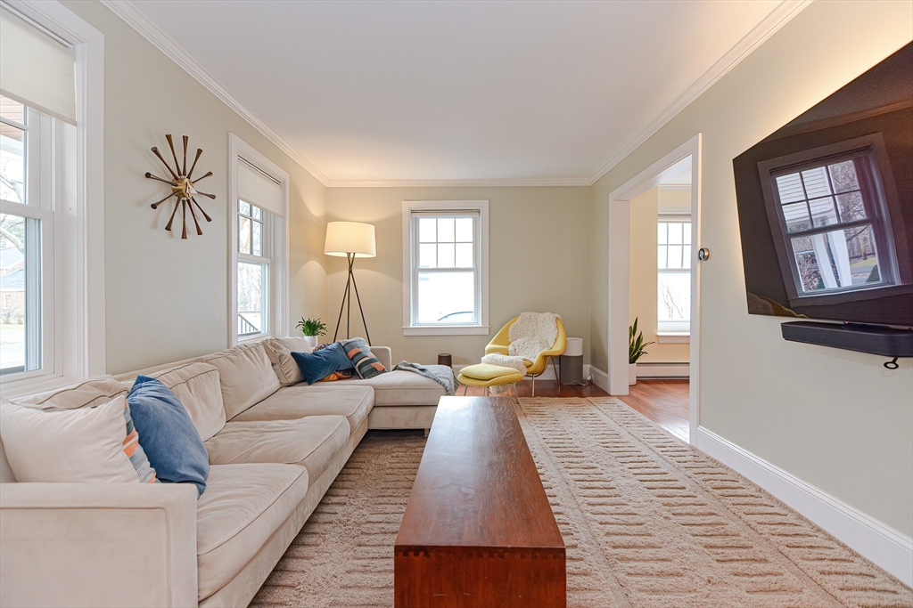 8 Damien Rd
