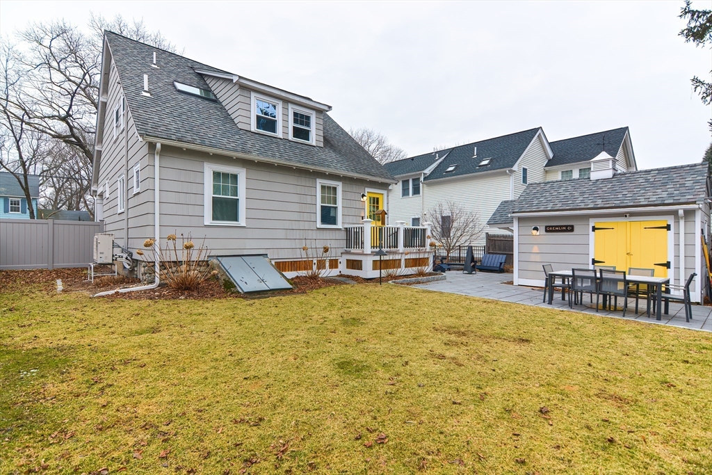 8 Damien Rd