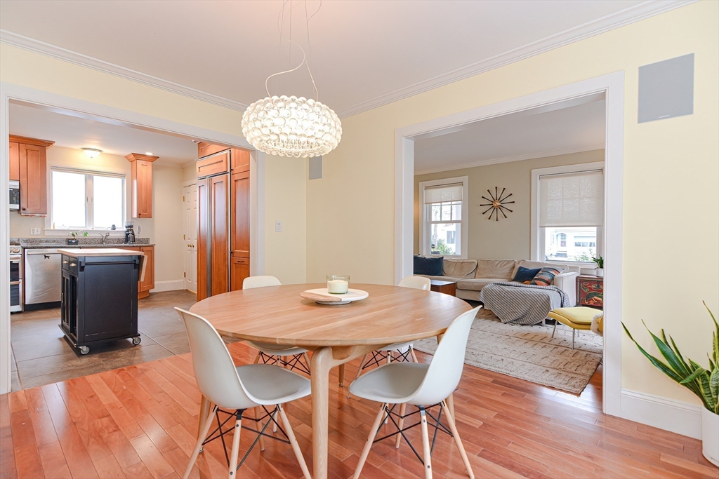 8 Damien Rd