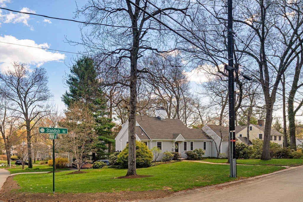 22 Standish Rd