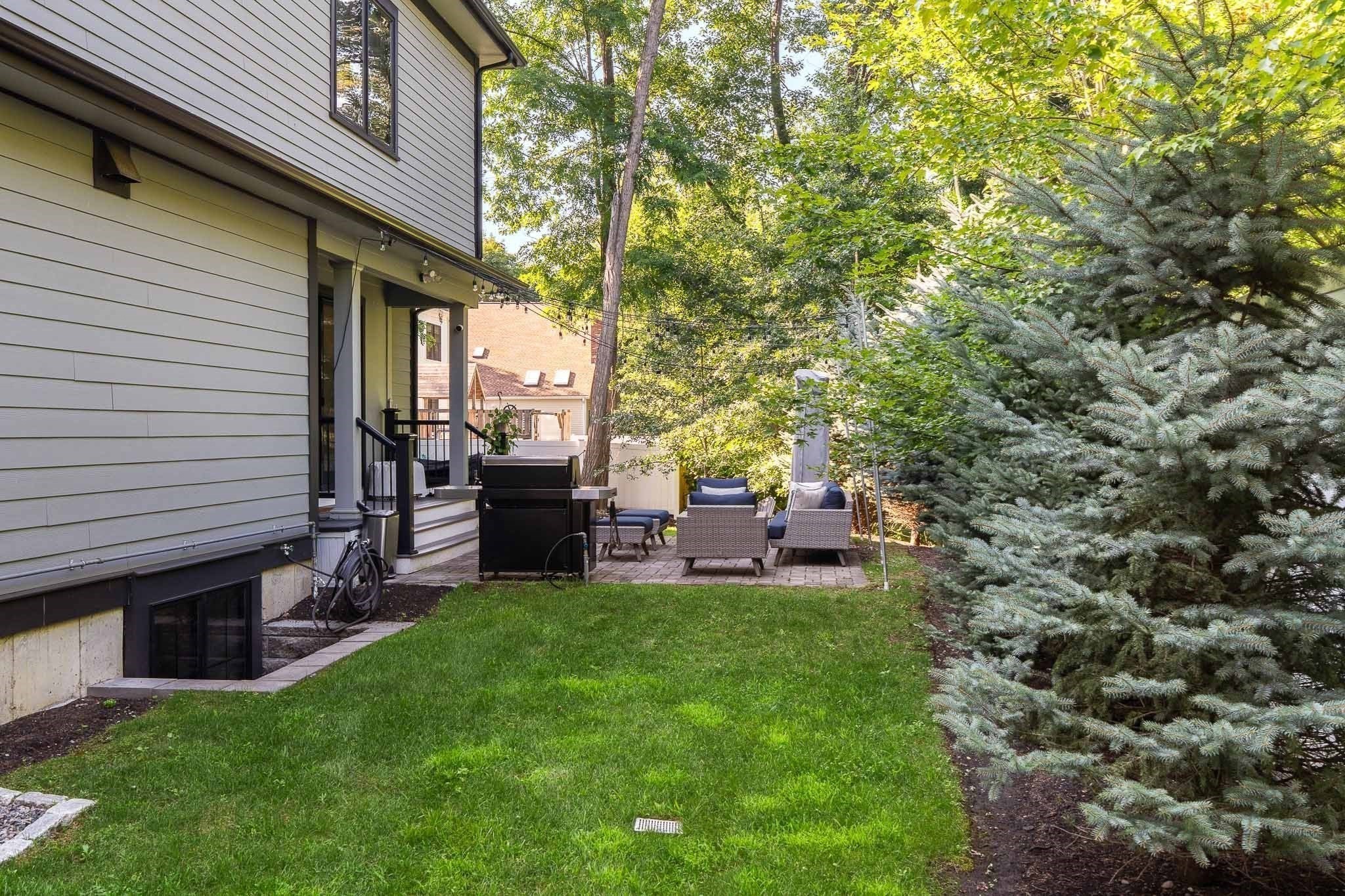 32 Lantern Ln