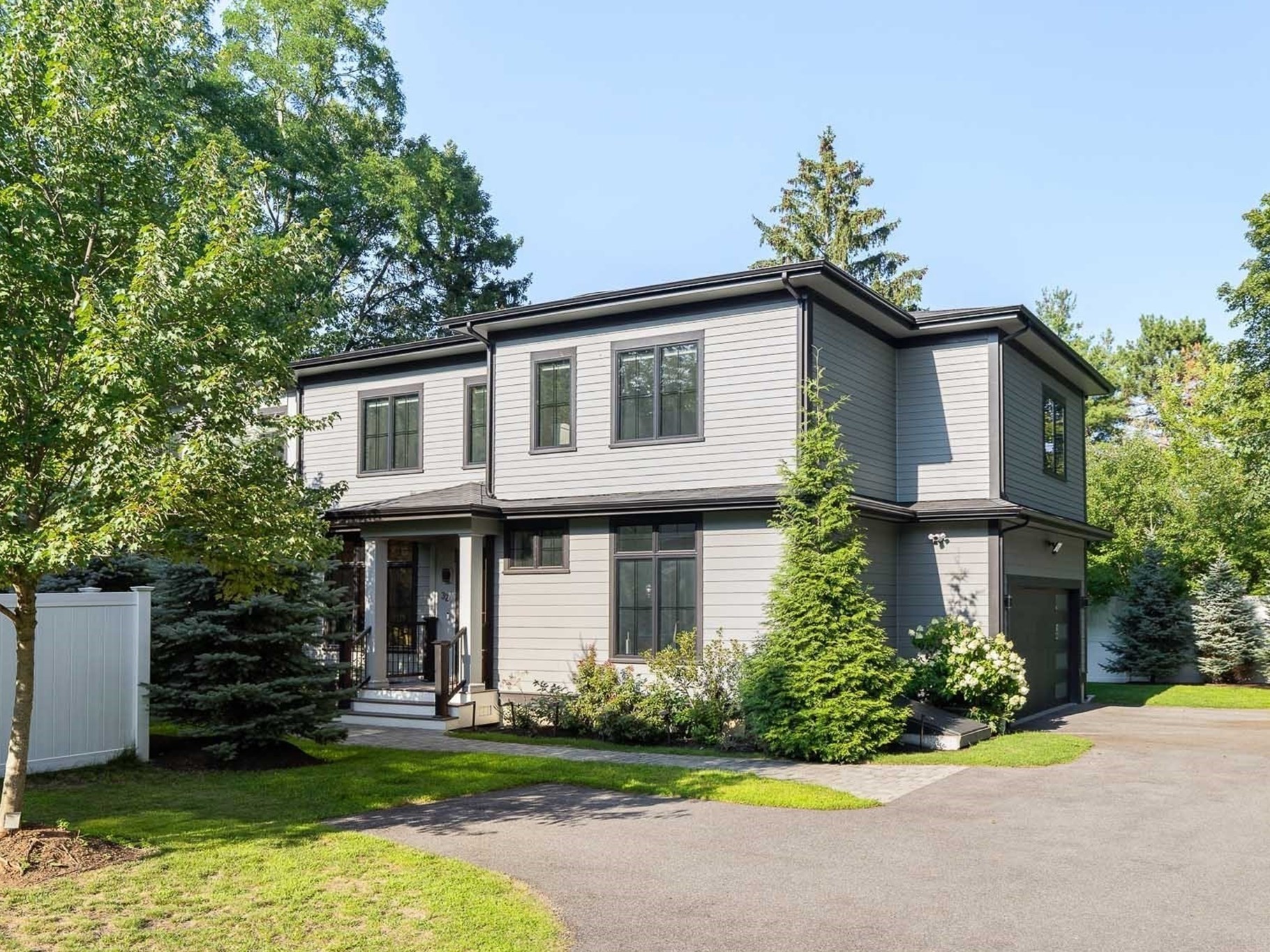 32 Lantern Ln