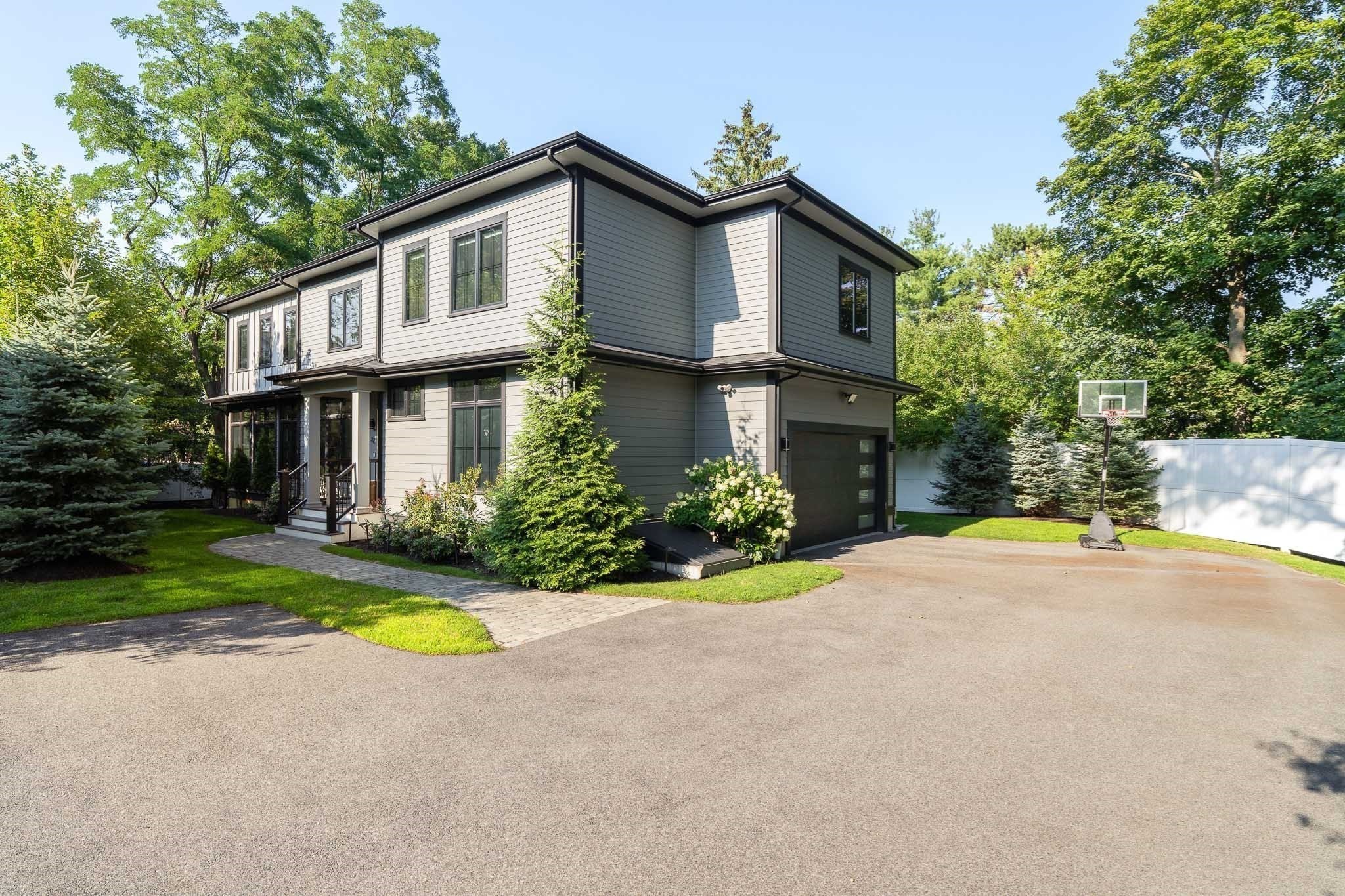 32 Lantern Ln