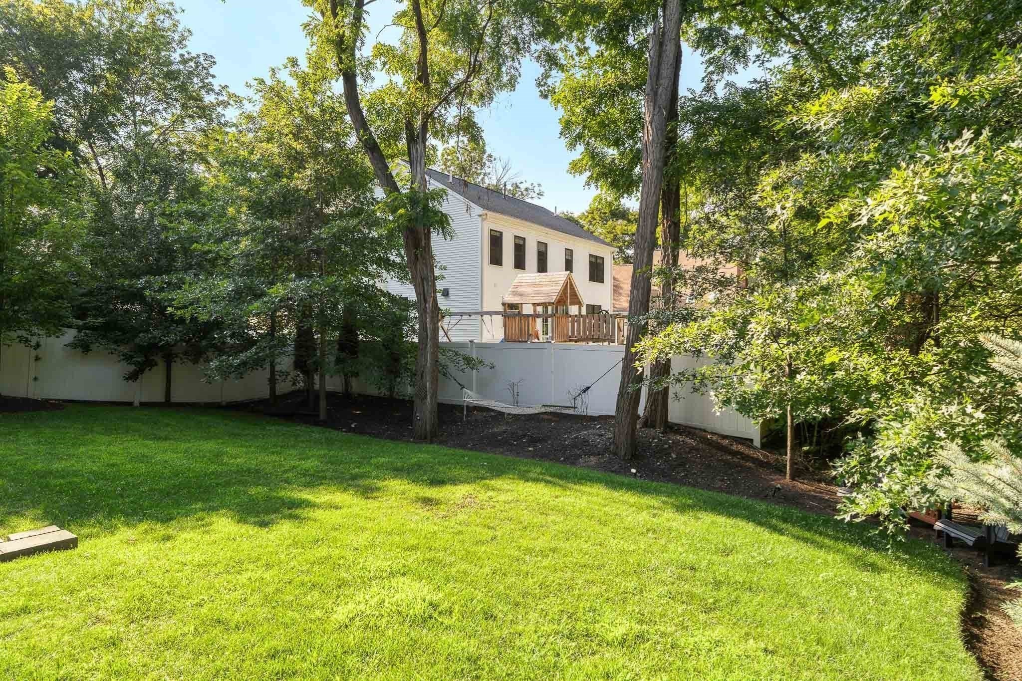 32 Lantern Ln