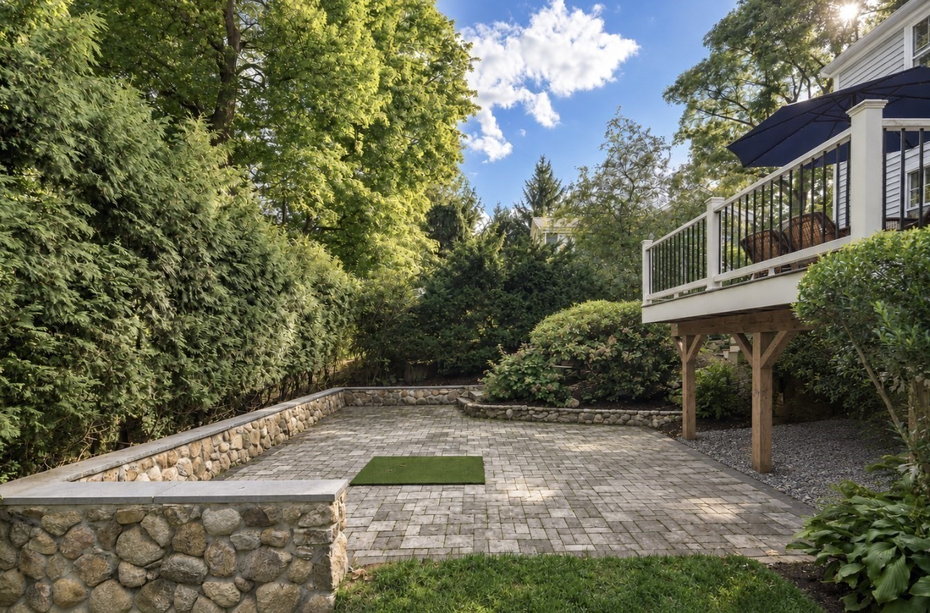 39 River Glen Rd
