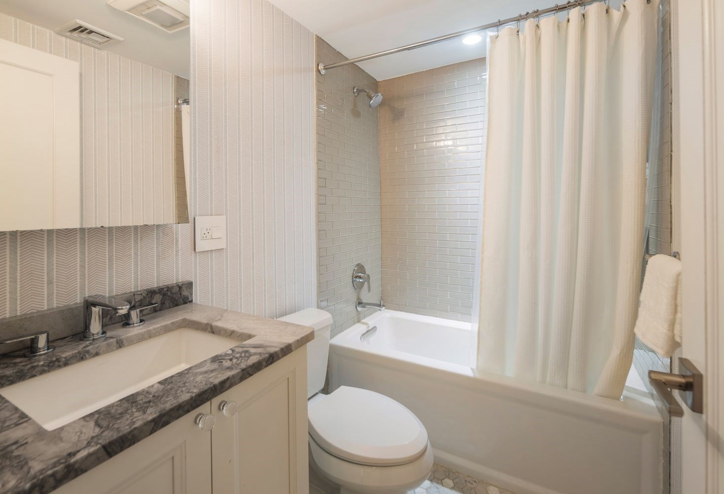 38 Rutland Sq # 1