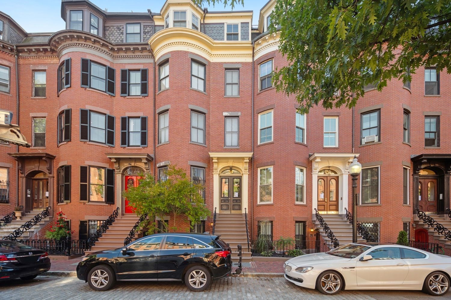 38 Rutland Sq # 1