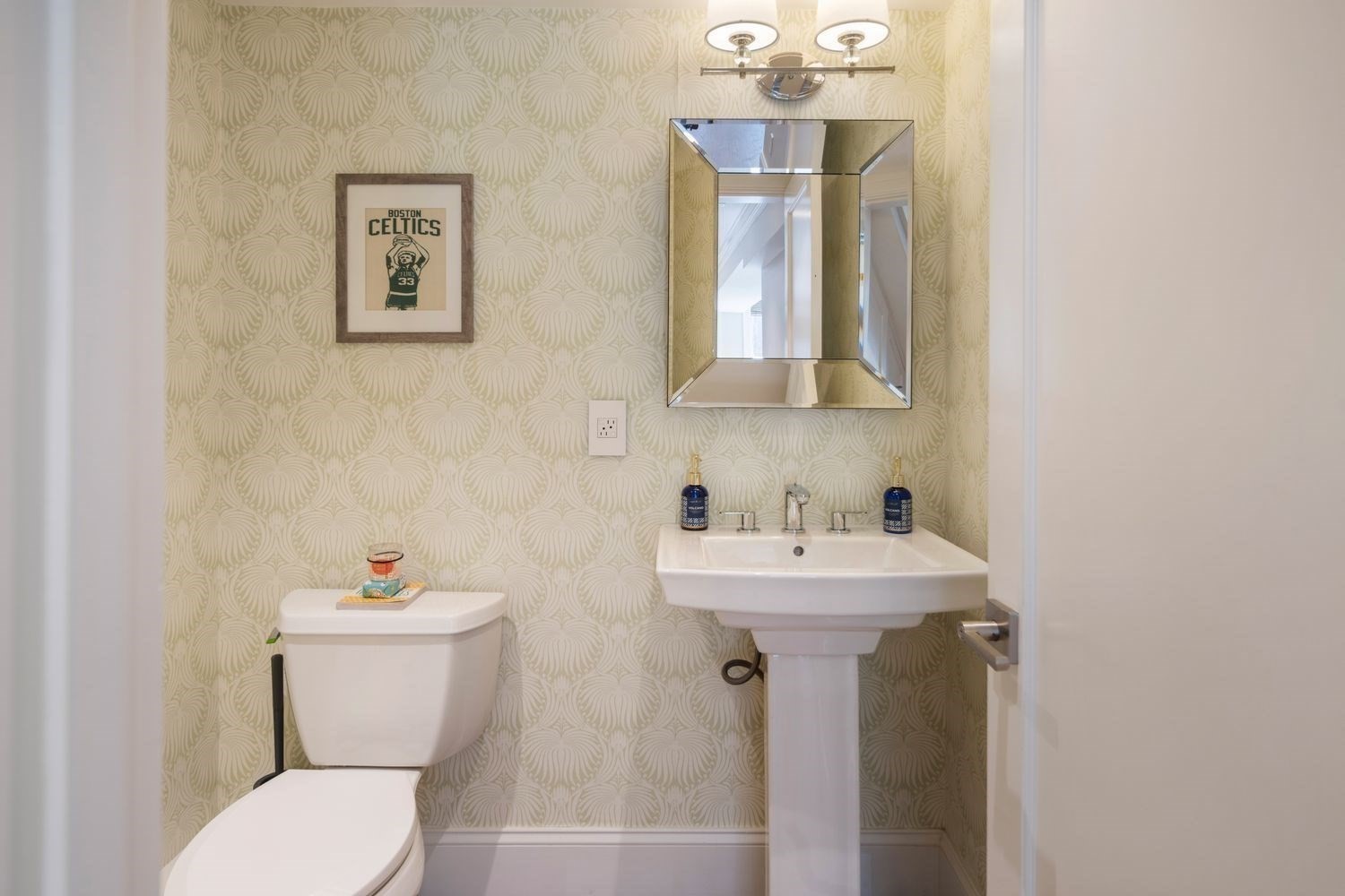 38 Rutland Sq # 1