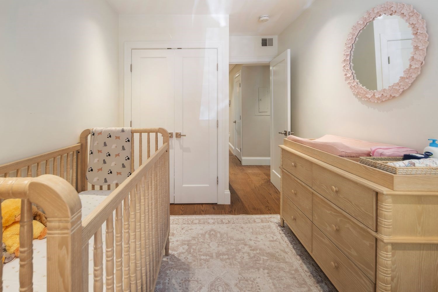 38 Rutland Sq # 1