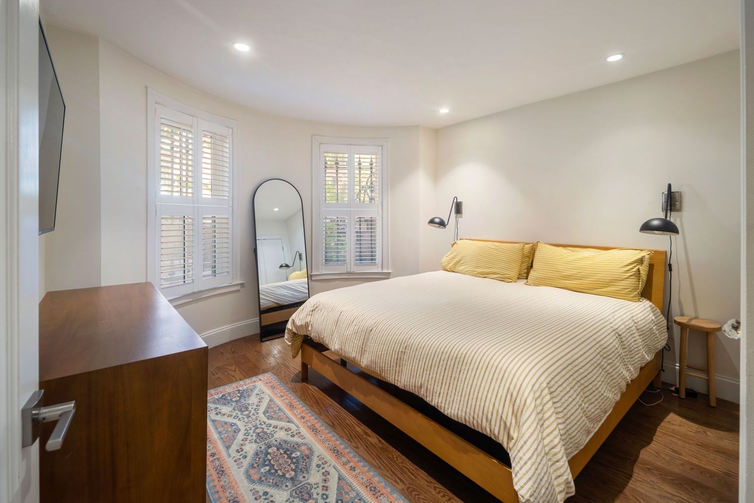 38 Rutland Sq # 1