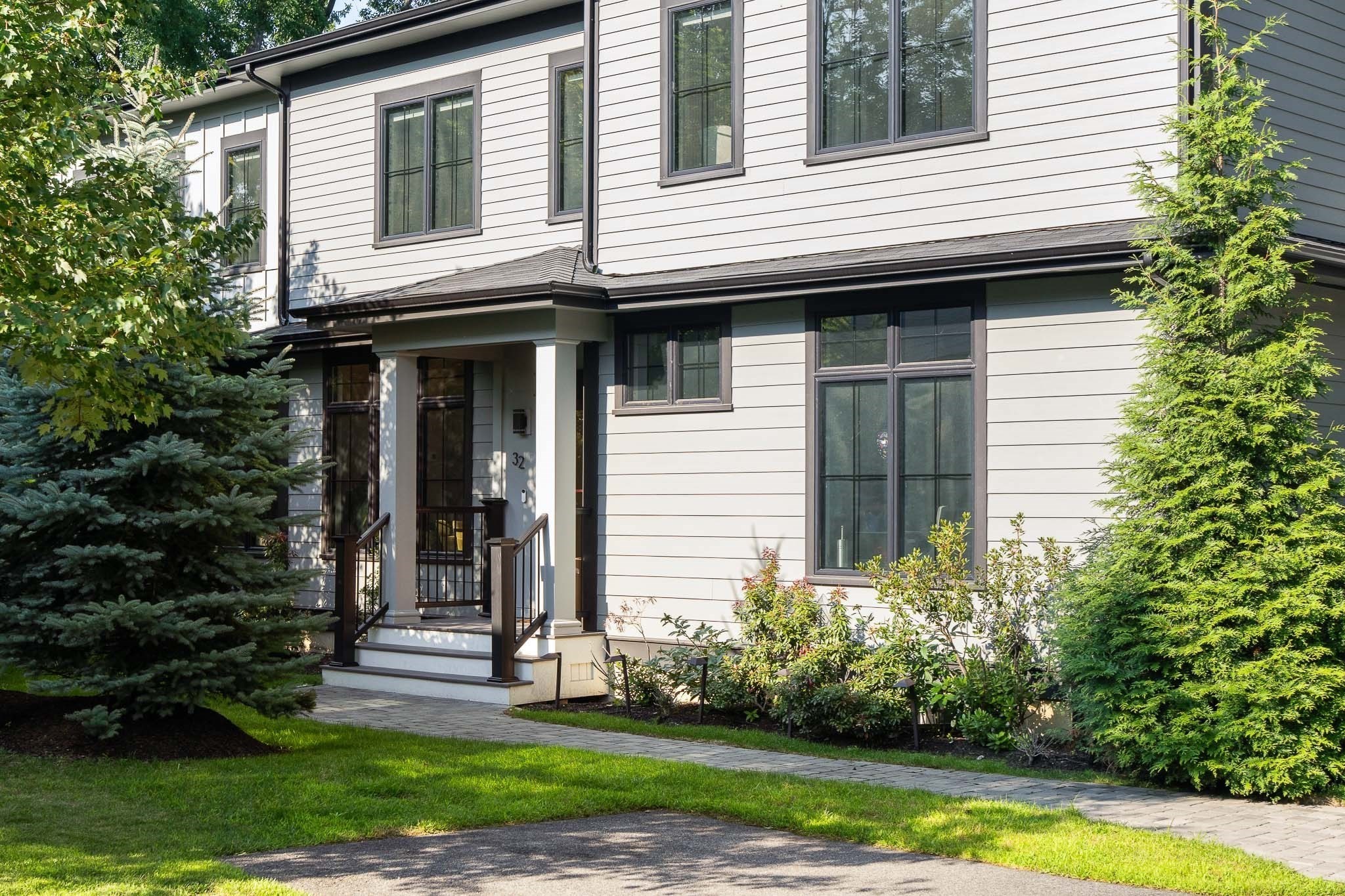 32 Lantern Ln