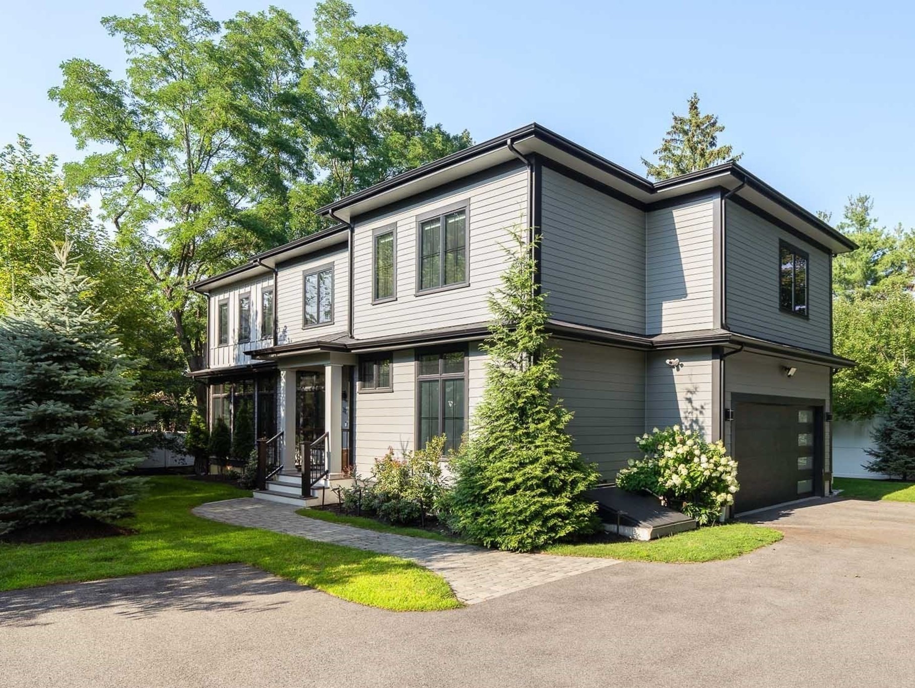 32 Lantern Ln