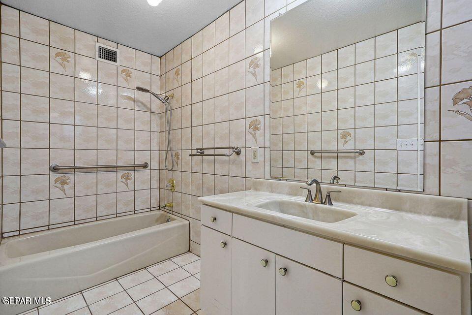 4729 TROWBRIDGE Drive