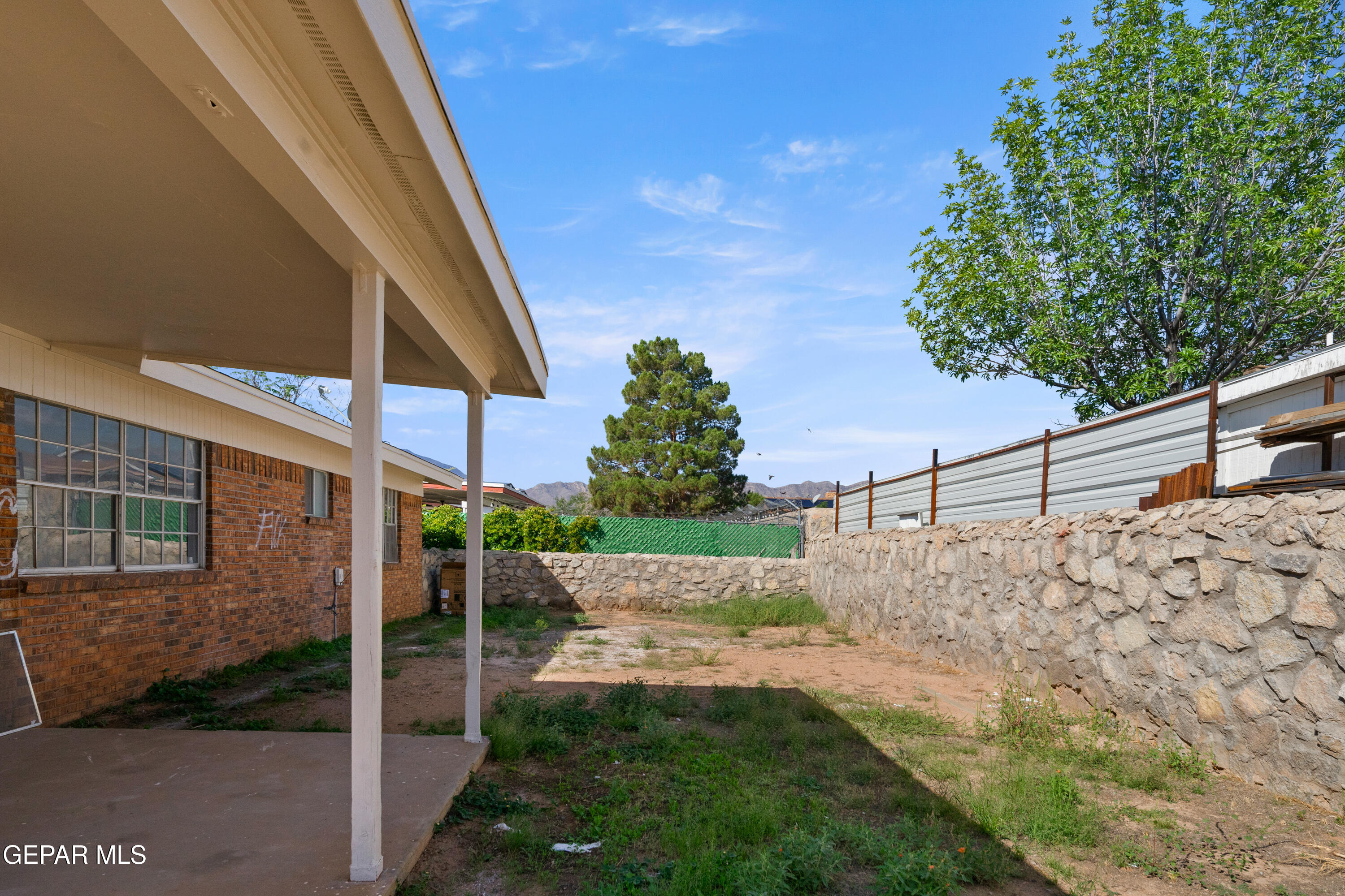 5709 CORSICANA Avenue