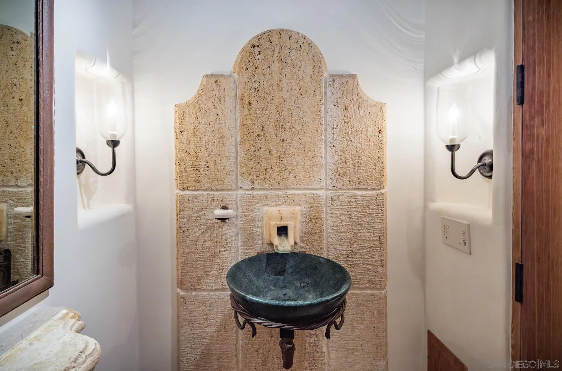 6884 El Camino Del Norte