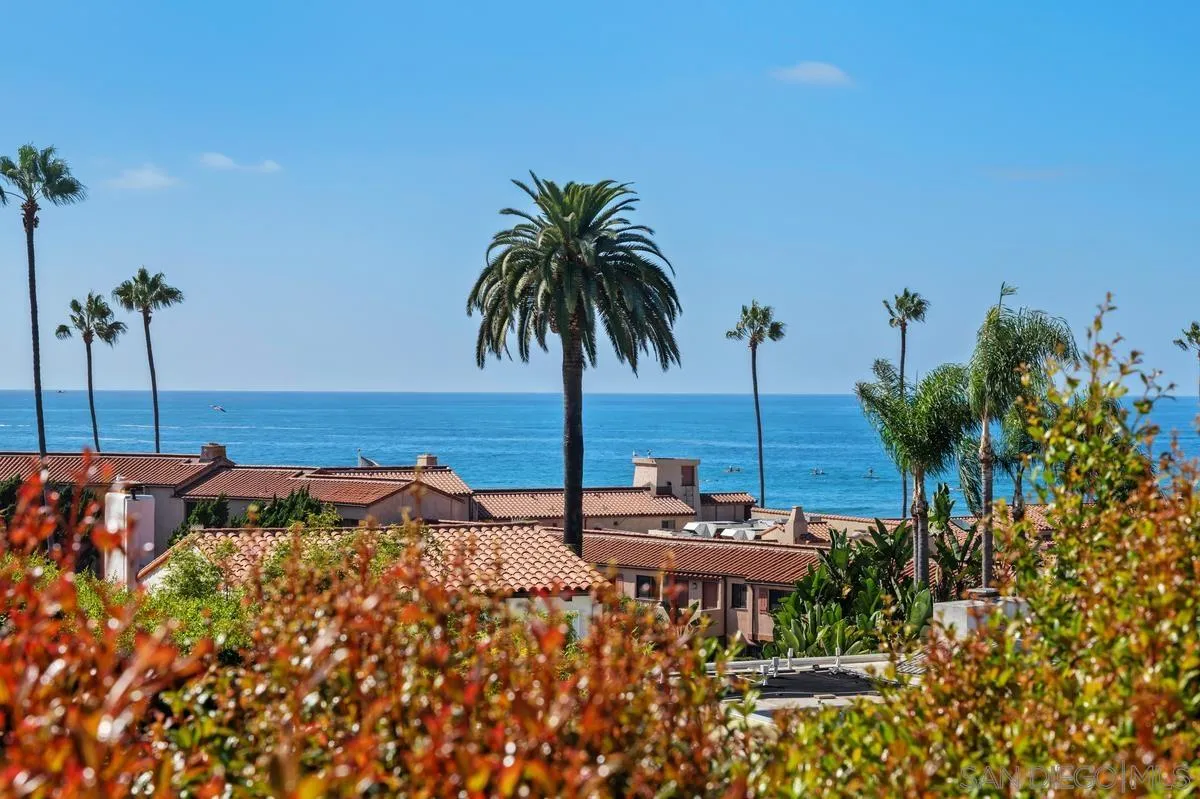 7970 Roseland Dr